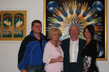 Robert Pavlicek mit Mama und Papa und Künstler Otto Pavlicek und Schwester Christine. Foto: Andrea Pollak